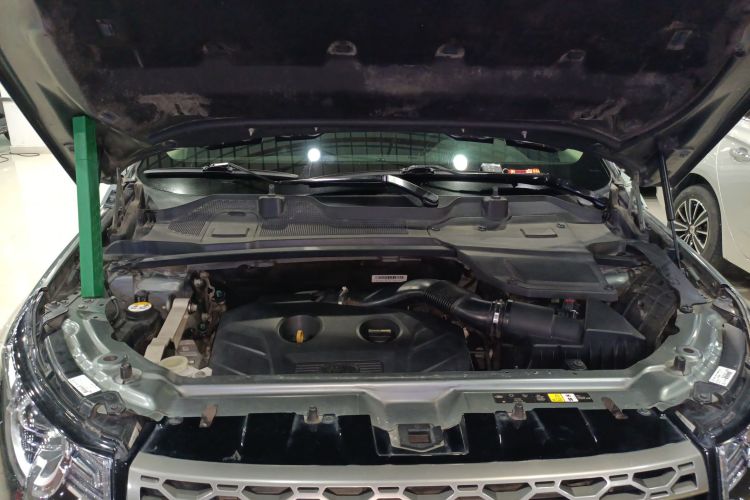 路虎 发现神行 2016款 2.0T SE机舱底盘24