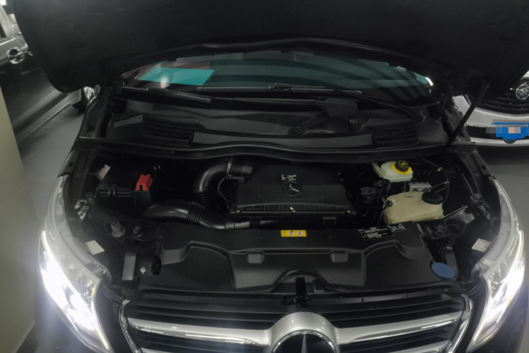 奔驰V级 2017款 V 260 L 尊贵加长版机舱底盘24