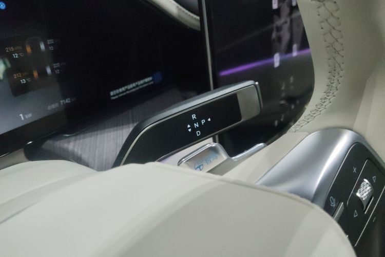 腾势Z9 2024款 1100km 四驱Max版中控内饰18