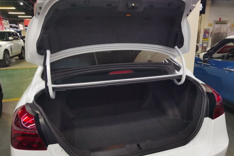 吉利汽车 帝豪 2019款 领军版 1.5L CVT豪华型 国VI机舱底盘23