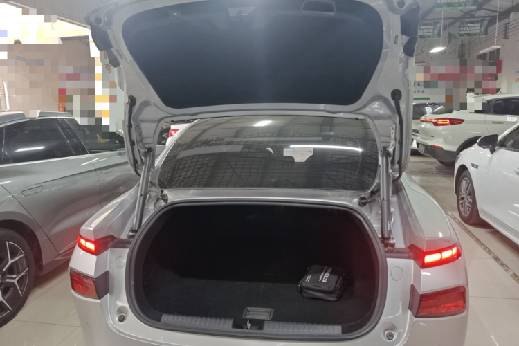 小鹏P7 2023款 P7i 702 Pro局部细节23