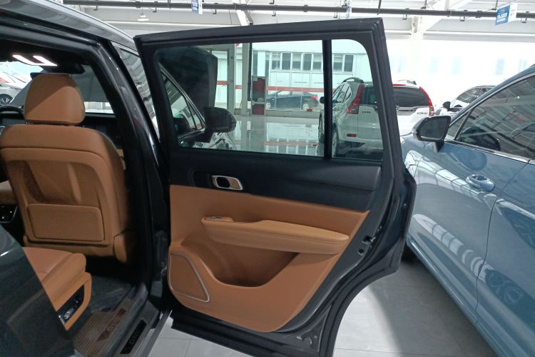 理想汽车 理想ONE 2021款 增程6座版中控内饰45