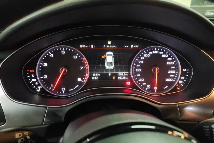 奥迪A7 2014款 35 FSI quattro 技术型中控内饰14