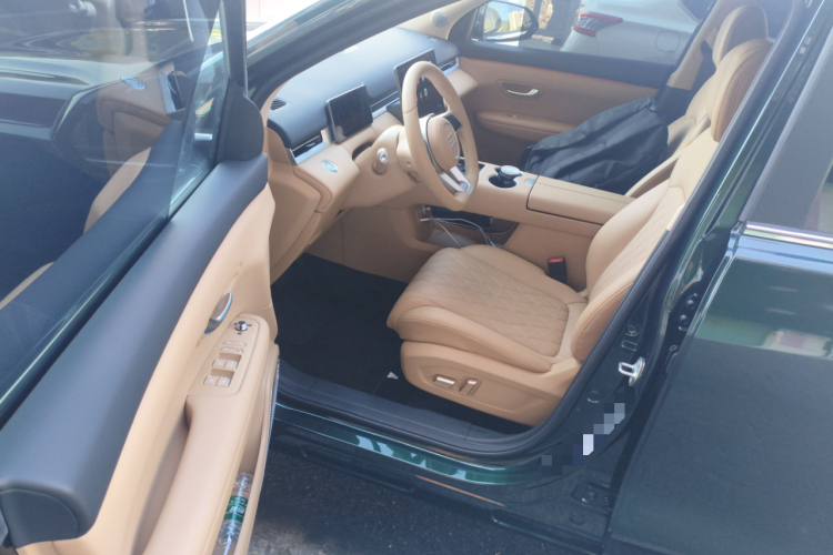 蓝电E5 PLUS 2026款 165km 长续航先享版Ultra 7座中控内饰20