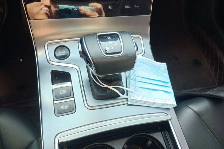 红旗H5 2022款 经典款 改款 1.5T DCT旗韵版中控内饰18