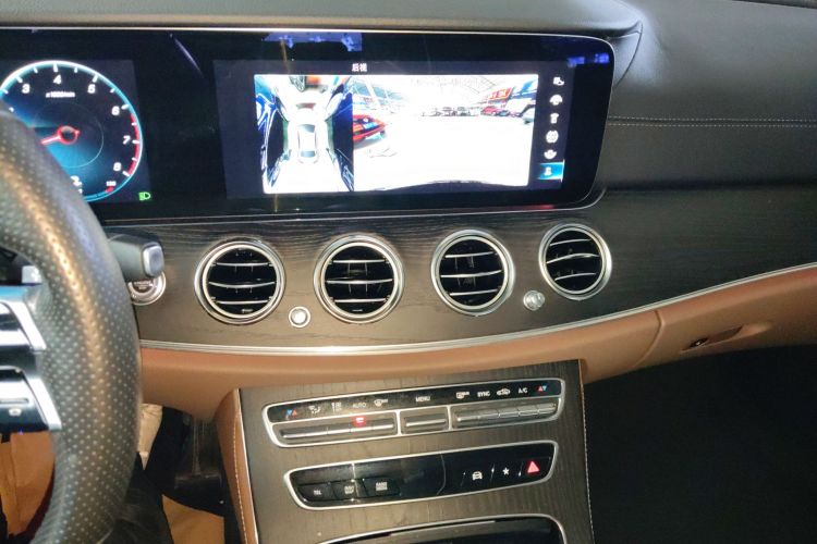 奔驰E级 2021款 E 300 L 运动时尚型中控内饰16