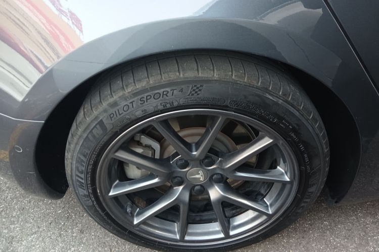 特斯拉 Model 3 2021款 标准续航后驱升级版车身外观6008