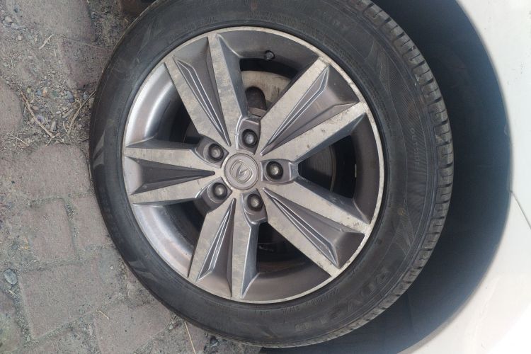 长安 逸动 2016款 1.6L 手动风尚型车身外观6007