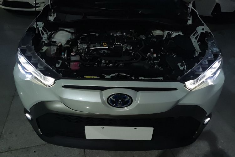 丰田 锋兰达 2023款 2.0L 智能电混双擎 尊贵版机舱底盘24