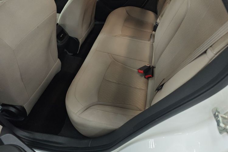 别克 英朗 2015款 15N 自动精英型中控内饰21