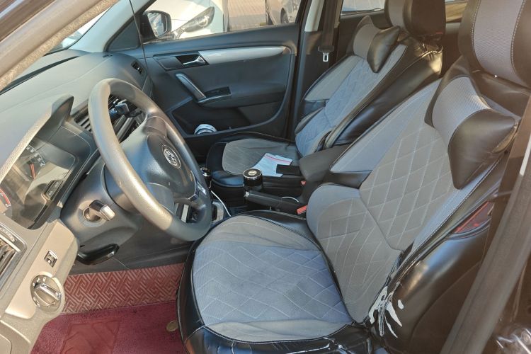 大众 朗逸 2013款 改款经典 1.6L 手动风尚版中控内饰19