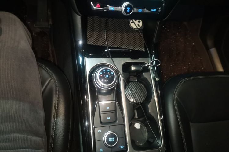 福特 探险者 2020款 EcoBoost 285 四驱风尚版 6座中控内饰18