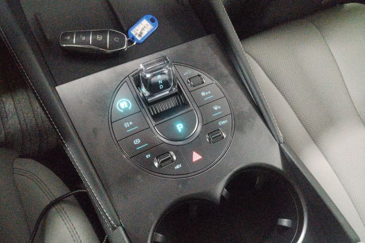 比亚迪 海豹06新能源 2024款 DM-i 80KM尊贵型中控内饰18