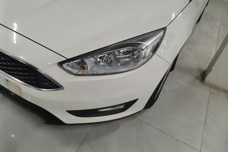 福特 福克斯 2018款 两厢经典 1.6L 自动风尚型智行版车身外观36