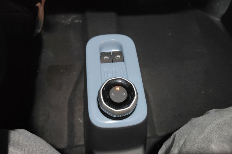 吉利银河 2024款 熊猫mini 200km 耐力熊中控内饰18