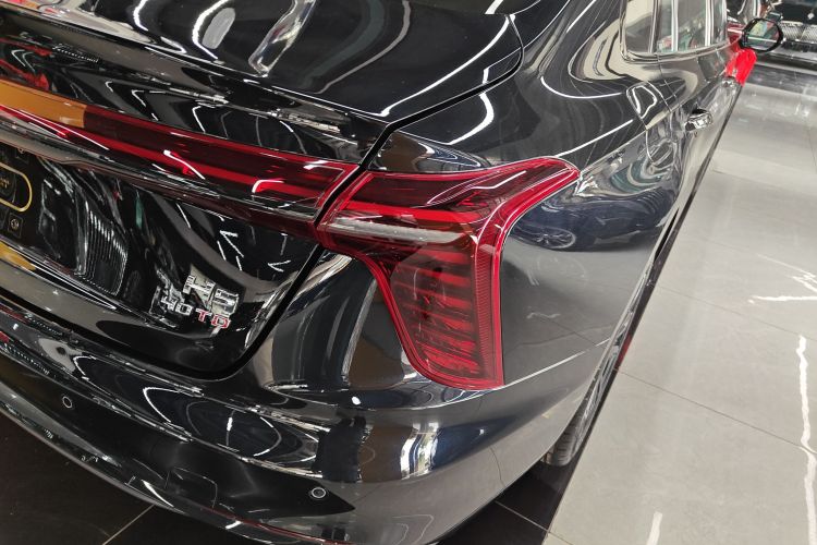 红旗H5 2025款 2.0T 自动玄影200万辆纪念版车身外观6006