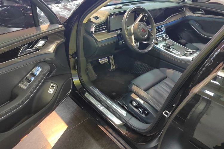 红旗H9 2023款 2.0T 智联旗享版中控内饰20