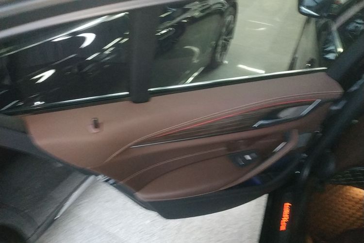 宝马5系 2023款 530Li 领先型 豪华套装中控内饰7008