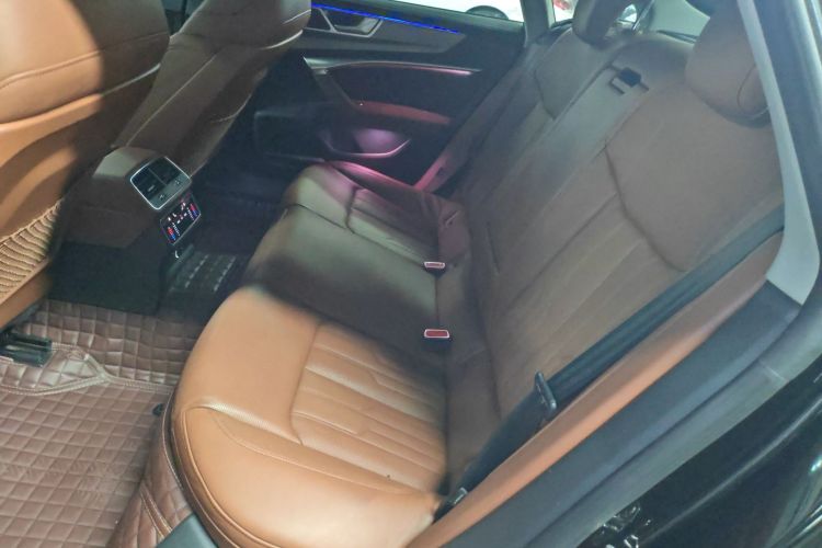 奥迪A7 2019款 55 TFSI quattro 动感型中控内饰7004