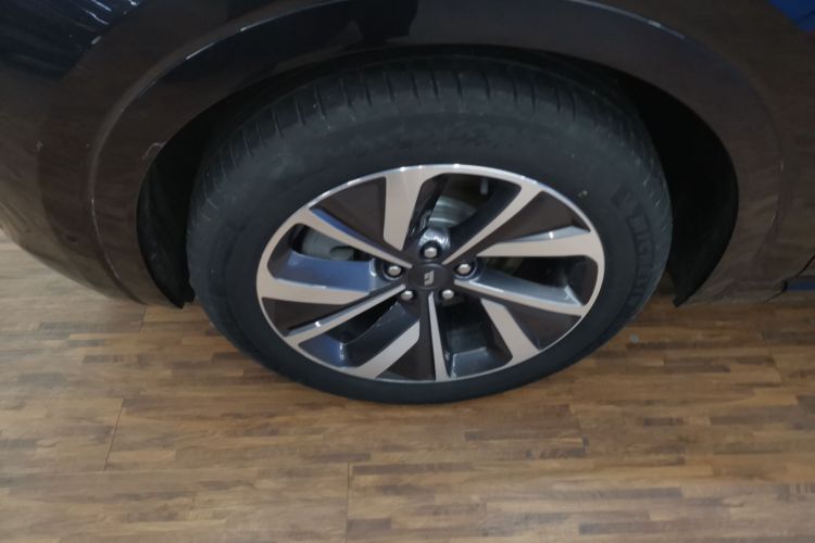 理想汽车 理想ONE 2021款 增程6座版车身外观35