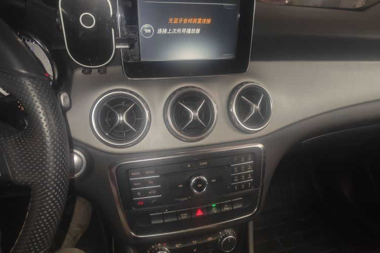 奔驰GLA 2016款 GLA 200 时尚型中控内饰16