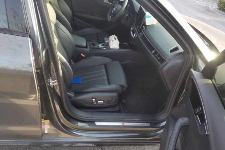 奥迪A4L 2024款 40 TFSI 豪华动感型局部细节9005