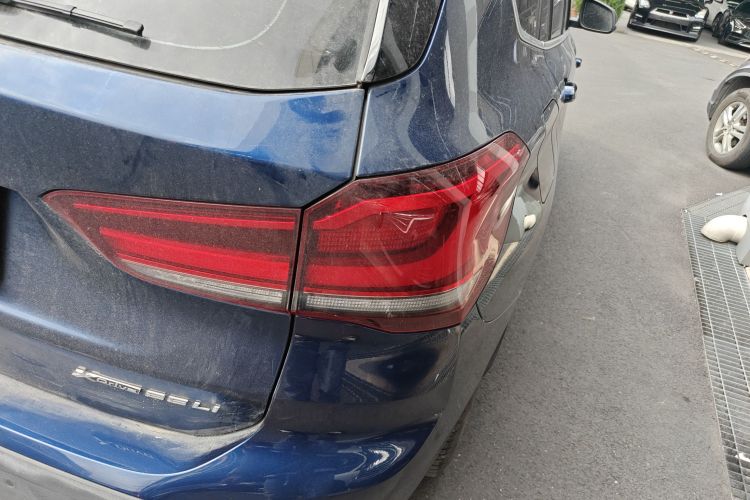 宝马X1 2020款 xDrive25Li 尊享型车身外观9