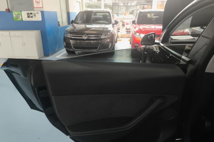 特斯拉 Model Y 2022款 后轮驱动版中控内饰49