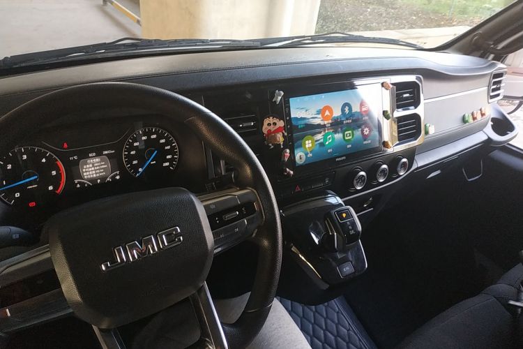 江铃福顺 2023款 2.0T 自动中轴中高顶商运型厢式运输车2/3座中控内饰7002