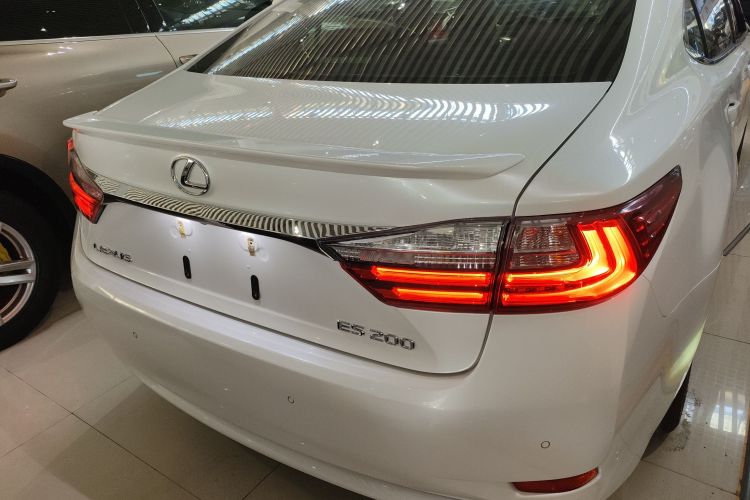 雷克萨斯ES 2015款 200 精英版车身外观6