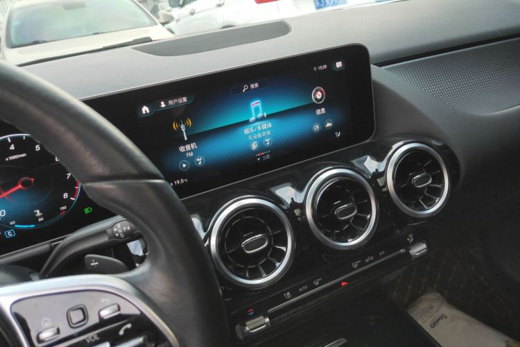奔驰B级 2020款 B 200 动感型中控内饰16