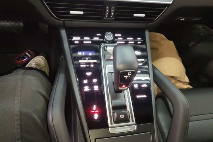 保时捷 Cayenne新能源 2022款 Cayenne E-Hybrid 2.0T 铂金版中控内饰18