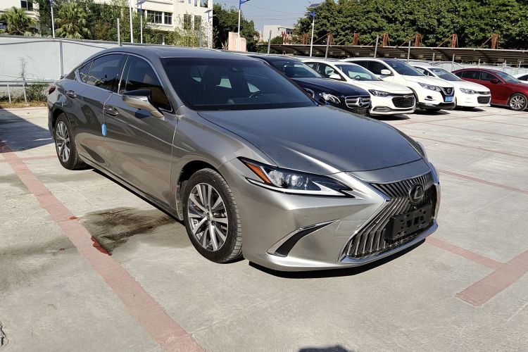 雷克萨斯ES 2018款 200 豪华版 国V车身外观3