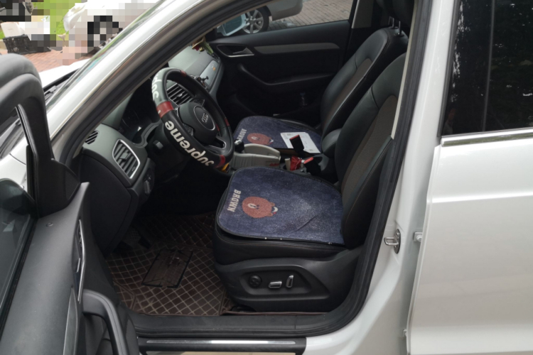 奥迪Q3 2018款 30周年年型 30 TFSI 时尚型局部细节19