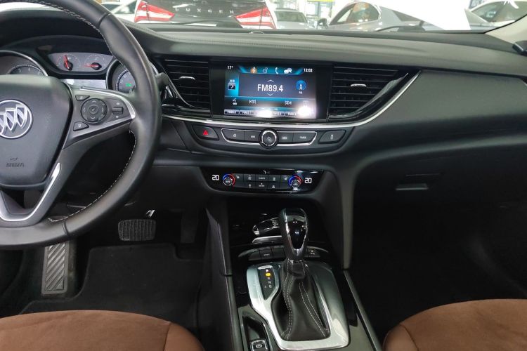 别克 君威 2019款 20T 精英型 国VI中控内饰16