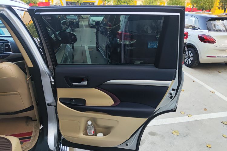 丰田 汉兰达 2017款 2.0T 两驱精英版 5座中控内饰7006