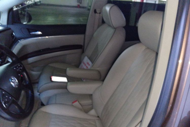 别克GL8 2021款 陆上公务舱 652T 豪华型中控内饰19