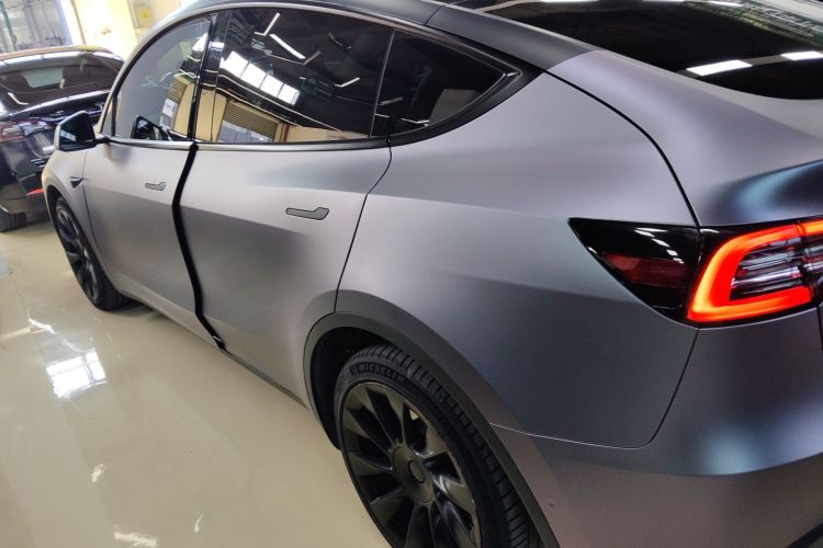 特斯拉 Model Y 2021款 长续航全轮驱动版车身外观4