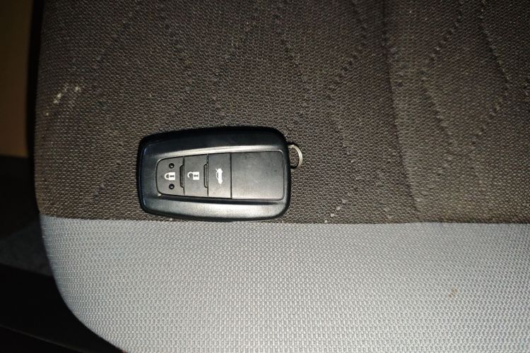 丰田 卡罗拉 2023款 1.2T 先锋版中控内饰7001