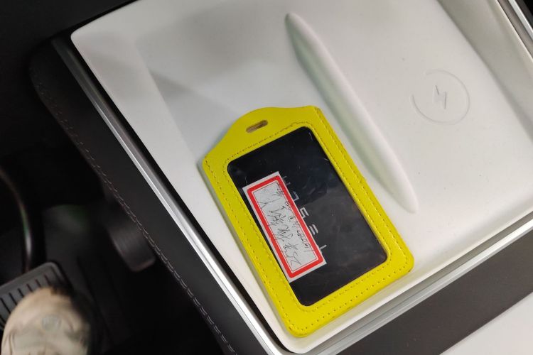 特斯拉 Model Y 2025款 后轮驱动版中控内饰11