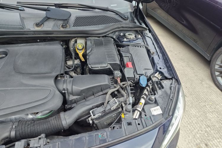 奔驰GLA 2016款 GLA 200 时尚型机舱底盘26