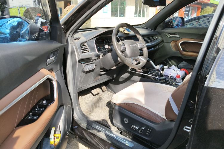 哈弗H6 2017款 红标 2.0T 自动两驱领尚型中控内饰19