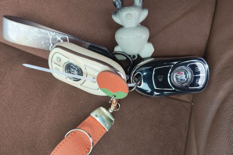 别克 君威 2023款 552T 智享型中控内饰11