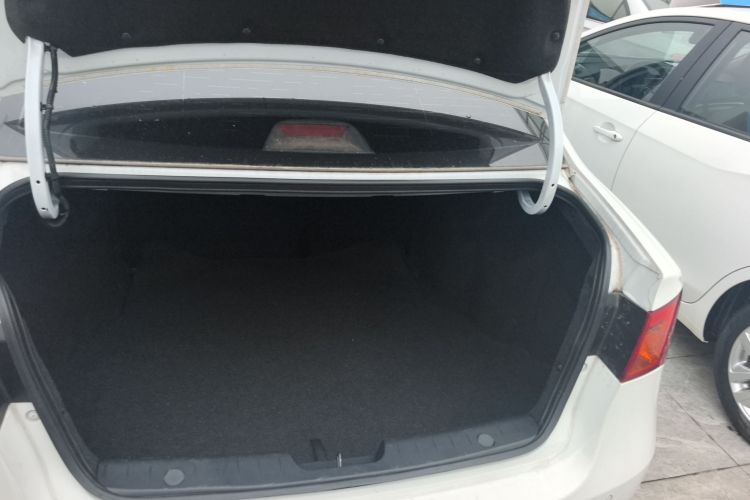 荣威350 2015款 1.5L 手动豪华天窗版机舱底盘23