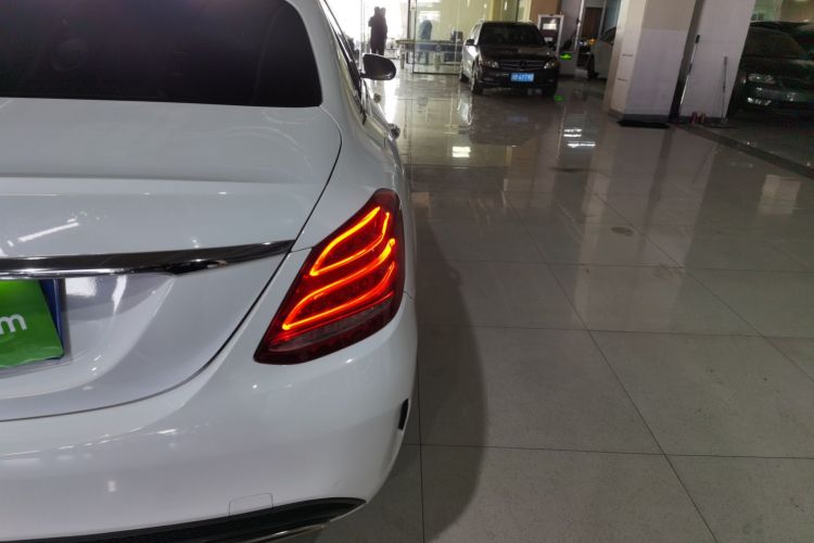 奔驰C级 2015款 改款 C 200 L 运动型车身外观9