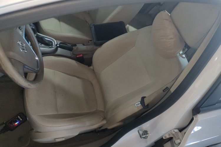 别克 英朗 2013款 GT 1.6L 自动时尚版中控内饰19