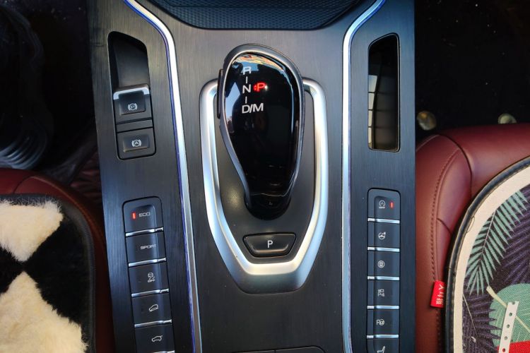 魏牌 VV7 2019款 升级款 2.0T 旗舰型 国V中控内饰18