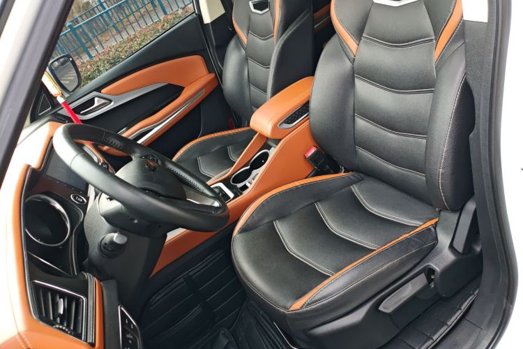 众泰T300 2017款 1.5T CVT尊享型中控内饰19