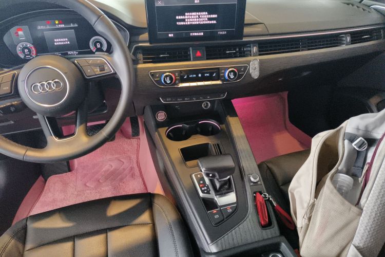 奥迪A4L 2022款 40 TFSI 豪华致雅型中控内饰16