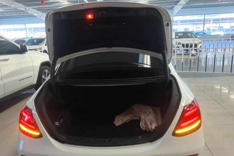 奔驰E级 2019款 E 260 L 运动型局部细节23